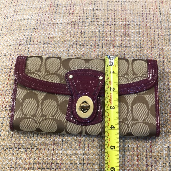 COACH Legacy Signature Slim Turn Lock Crossbody Ready Trifold Wallet Violet Trim - Picture 14 of 17